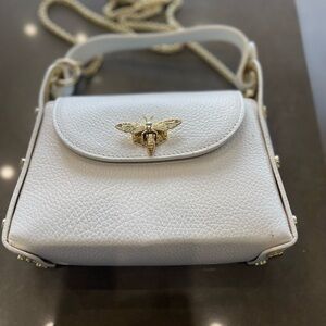 Adorable white leather bag. Removable chain
